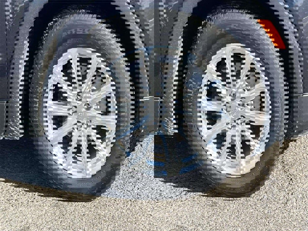 Used 2023 Cadillac XT4 Luxury w/ Cold Weather Package image 7