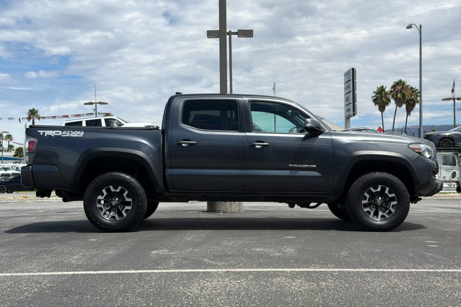 Used 2023 Toyota Tacoma TRD Off-Road w/ Technology Package AWD/4WD image 3