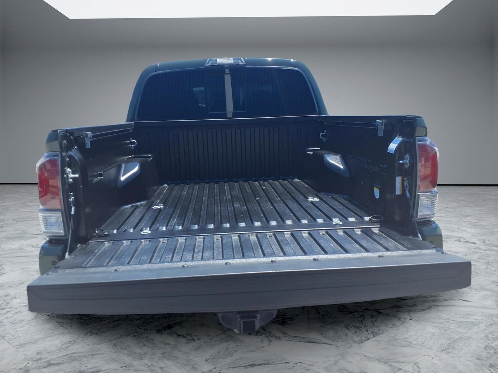 Used 2022 Toyota Tacoma TRD Sport w/ Technology Package RWD image 14