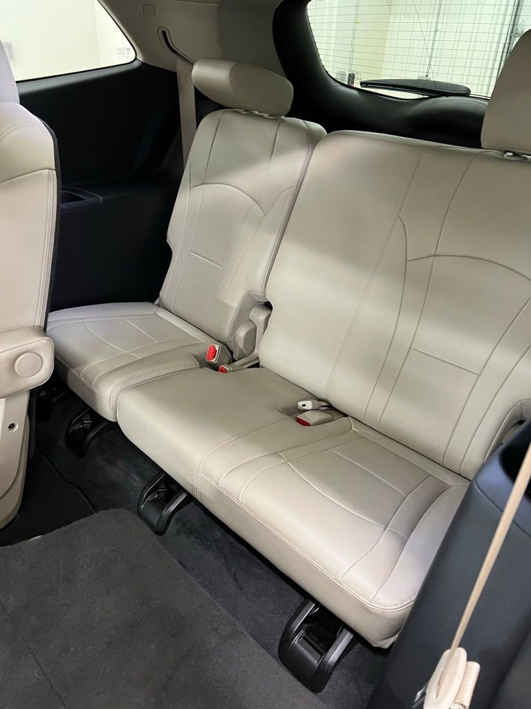 Used 2021 Buick Enclave Essence AWD/4WD image 7