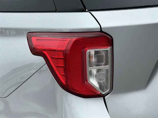 Used 2023 Ford Explorer XLT AWD/4WD image 31