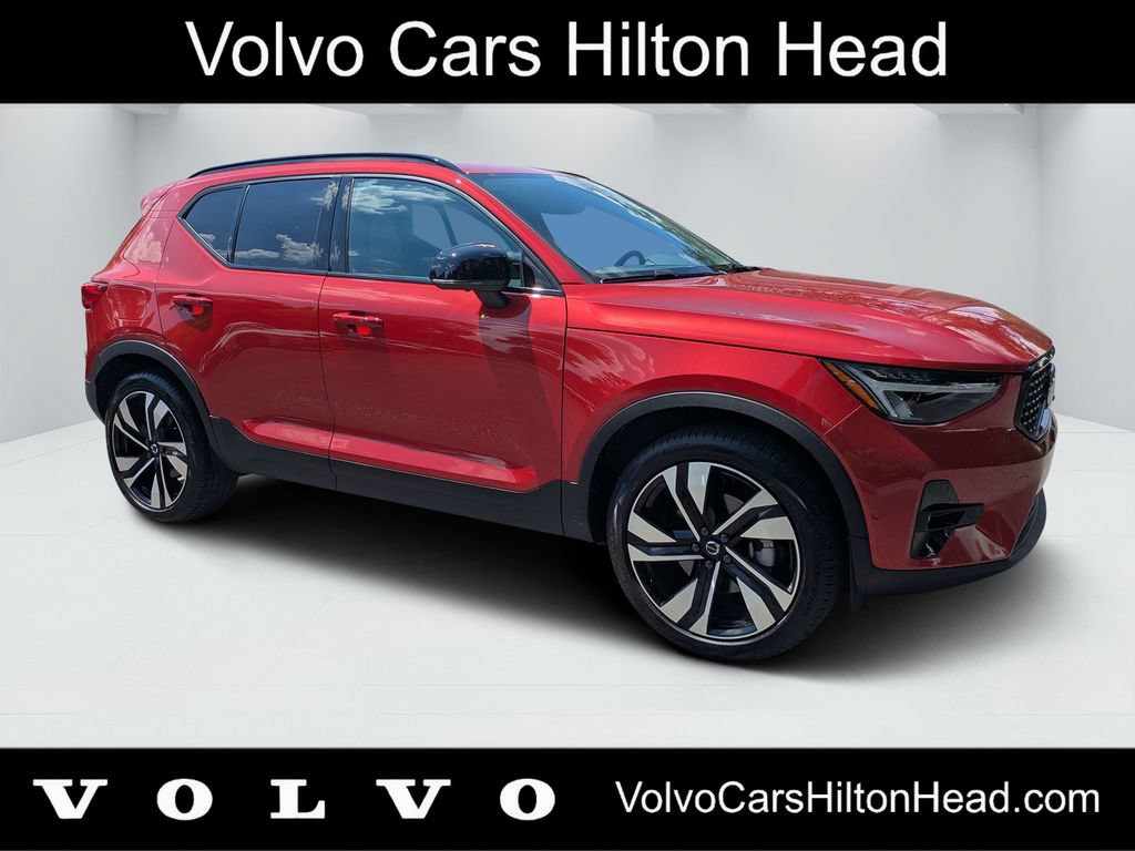 Certified 2025 Volvo XC40 B5 Plus AWD/4WD image 1