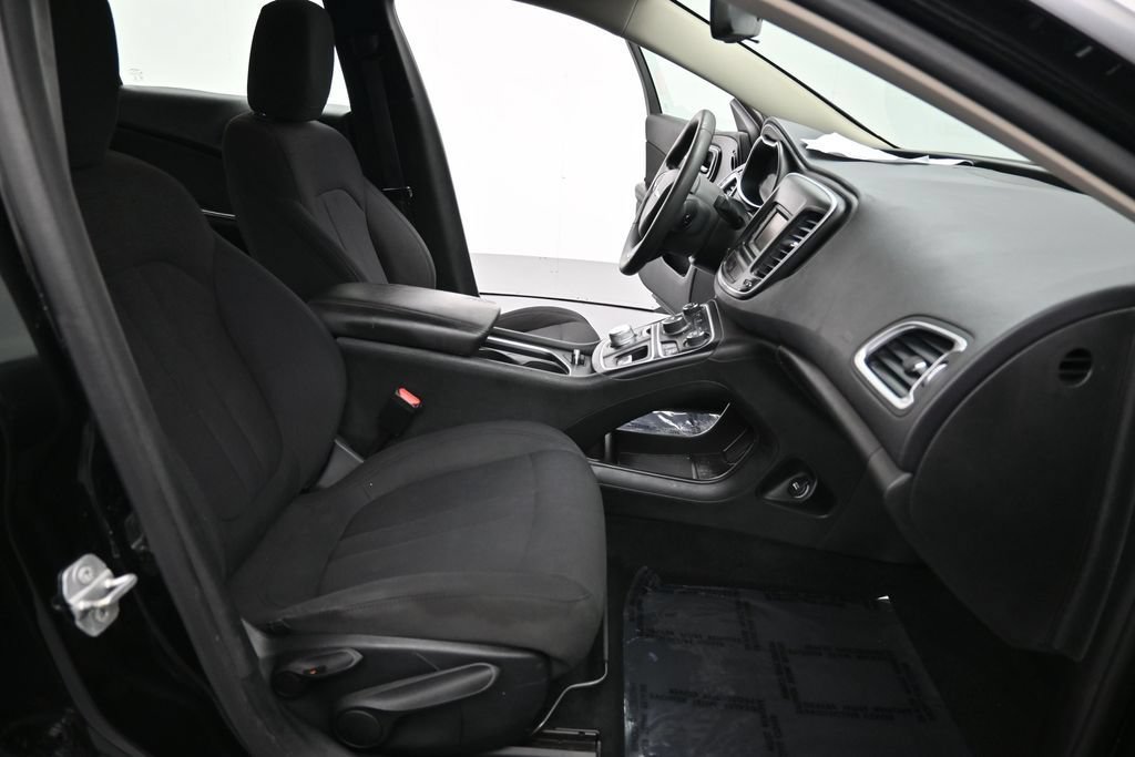 Used 2015 Chrysler 200 Limited FWD image 18