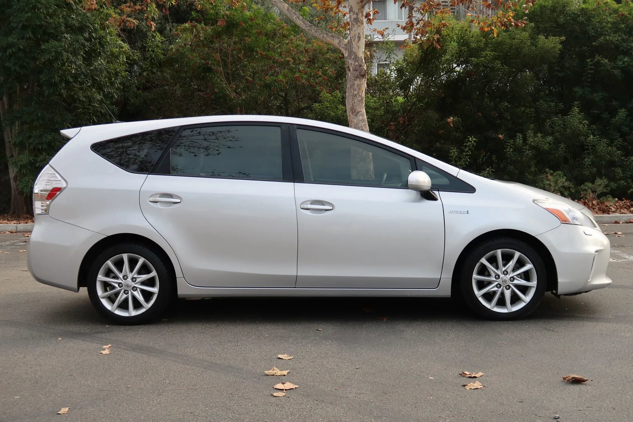 Used 2012 Toyota Prius V Five FWD image 6