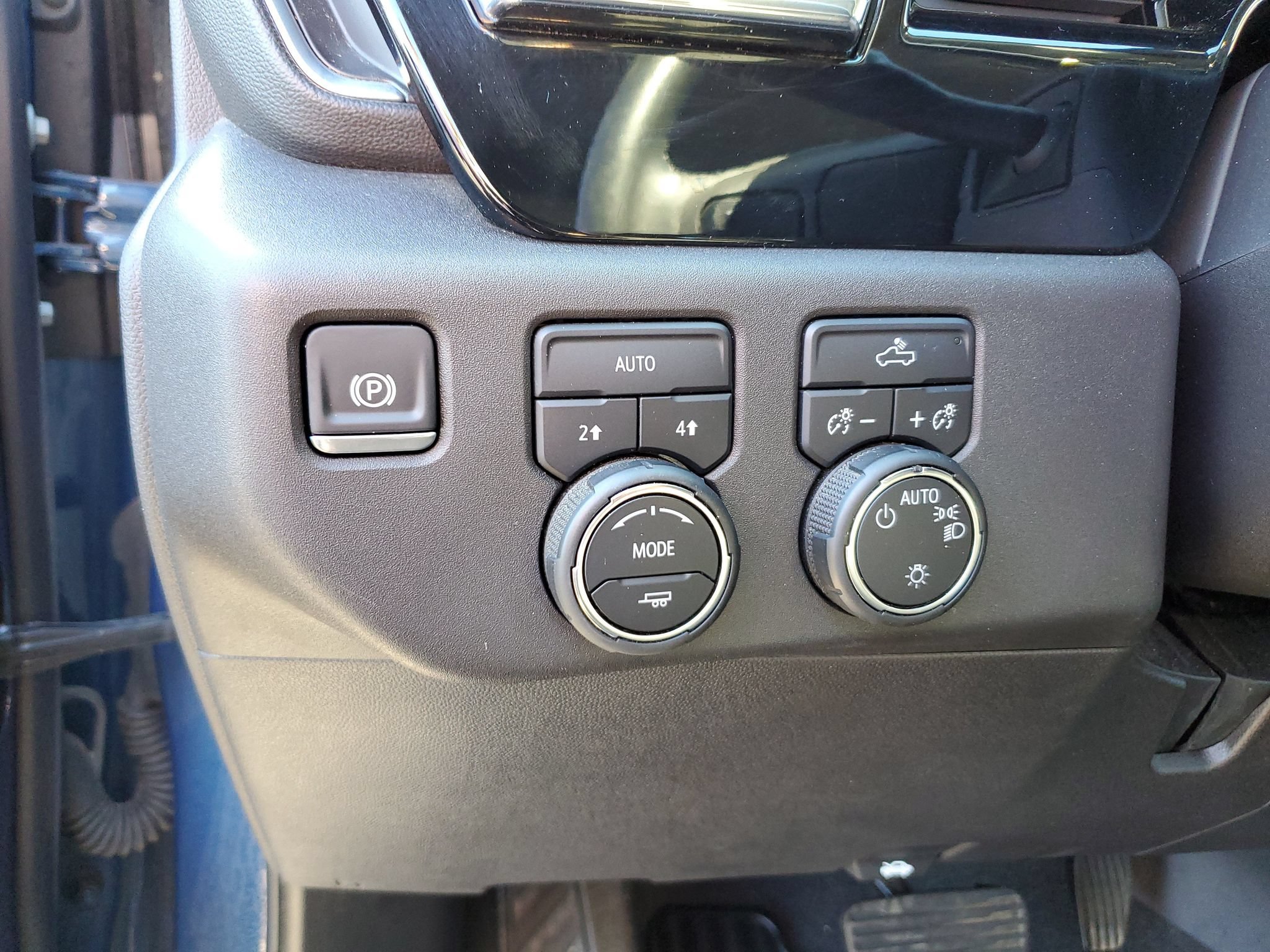 Used 2024 Chevrolet Silverado 1500 LT AWD/4WD image 17