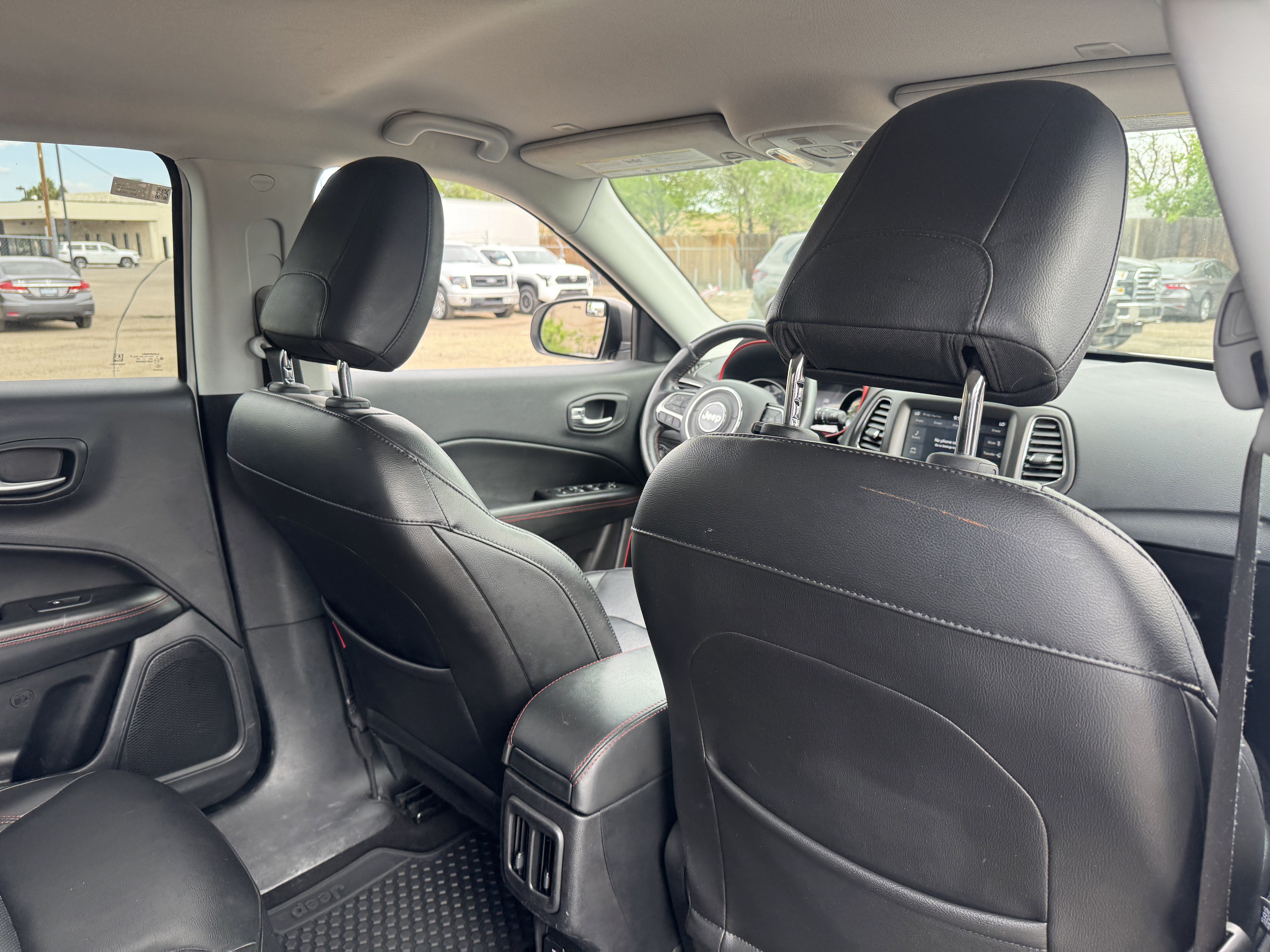 Used 2018 Jeep Compass Trailhawk w/ Leather Interior Group AWD/4WD image 25