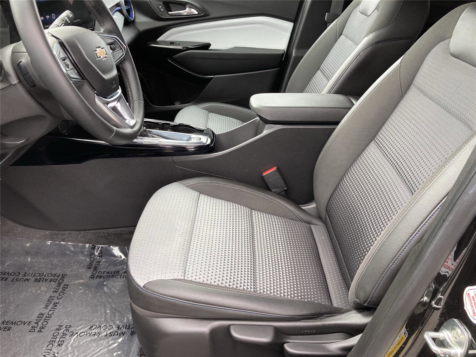 Used 2025 Chevrolet Trax LT w/ LT Convenience Package image 24