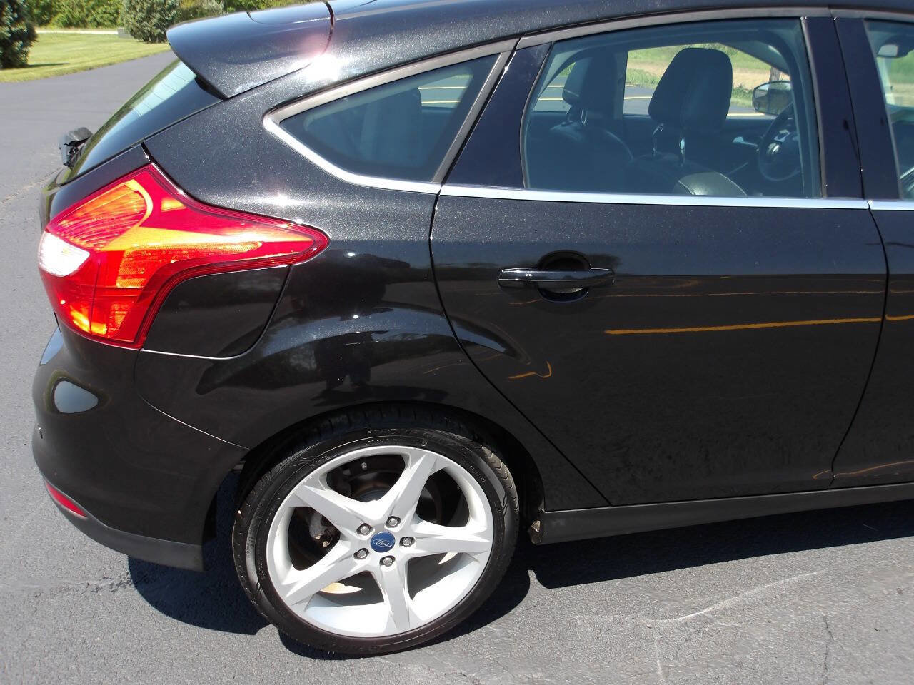 Used 2012 Ford Focus Titanium FWD image 36