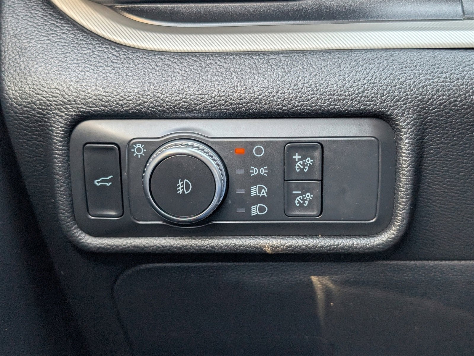 Used 2020 Ford Explorer XLT w/ Equipment Group 202A image 23