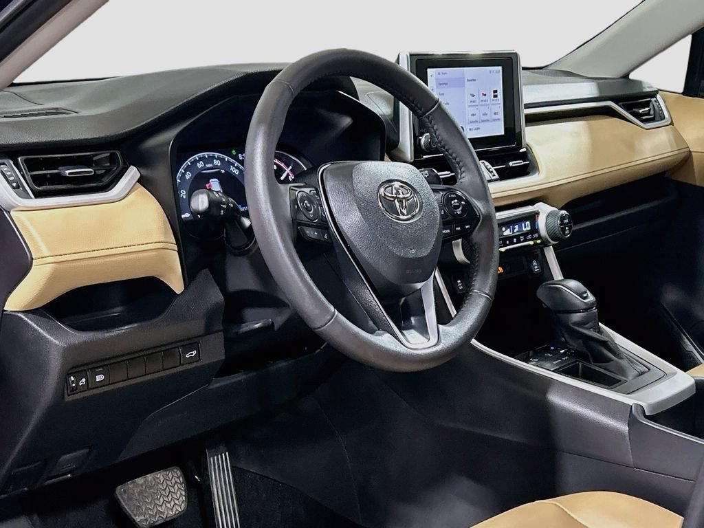 Used 2025 Toyota RAV4 XLE Premium FWD image 8