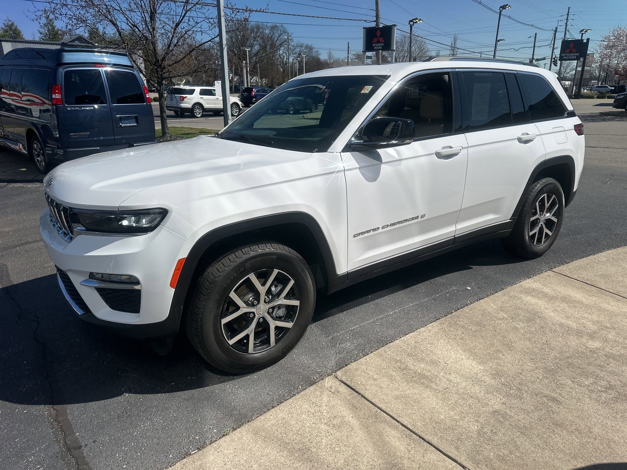 Used 2023 Jeep Grand Cherokee Limited image 7