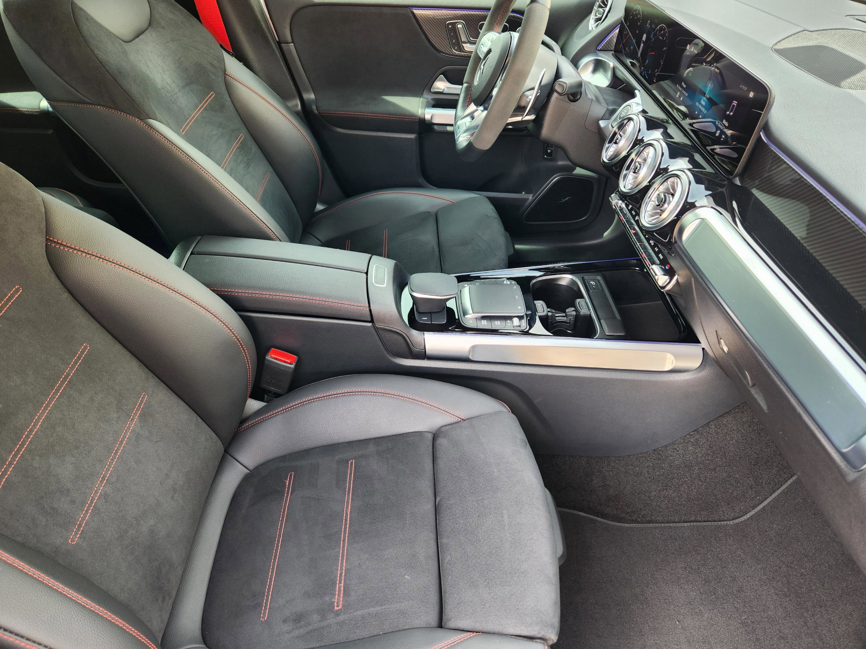 Used 2023 Mercedes-Benz GLB 35 AMG 4MATIC image 7