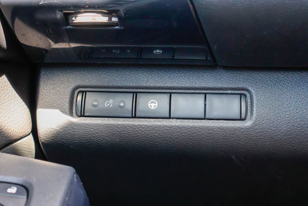 Used 2024 Nissan Pathfinder SV AWD/4WD image 19