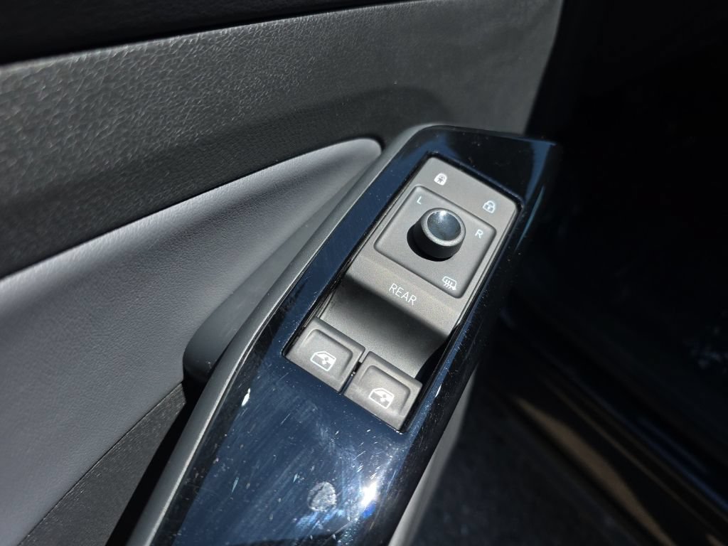 Certified 2023 Volkswagen ID.4 Pro S Plus AWD/4WD image 11