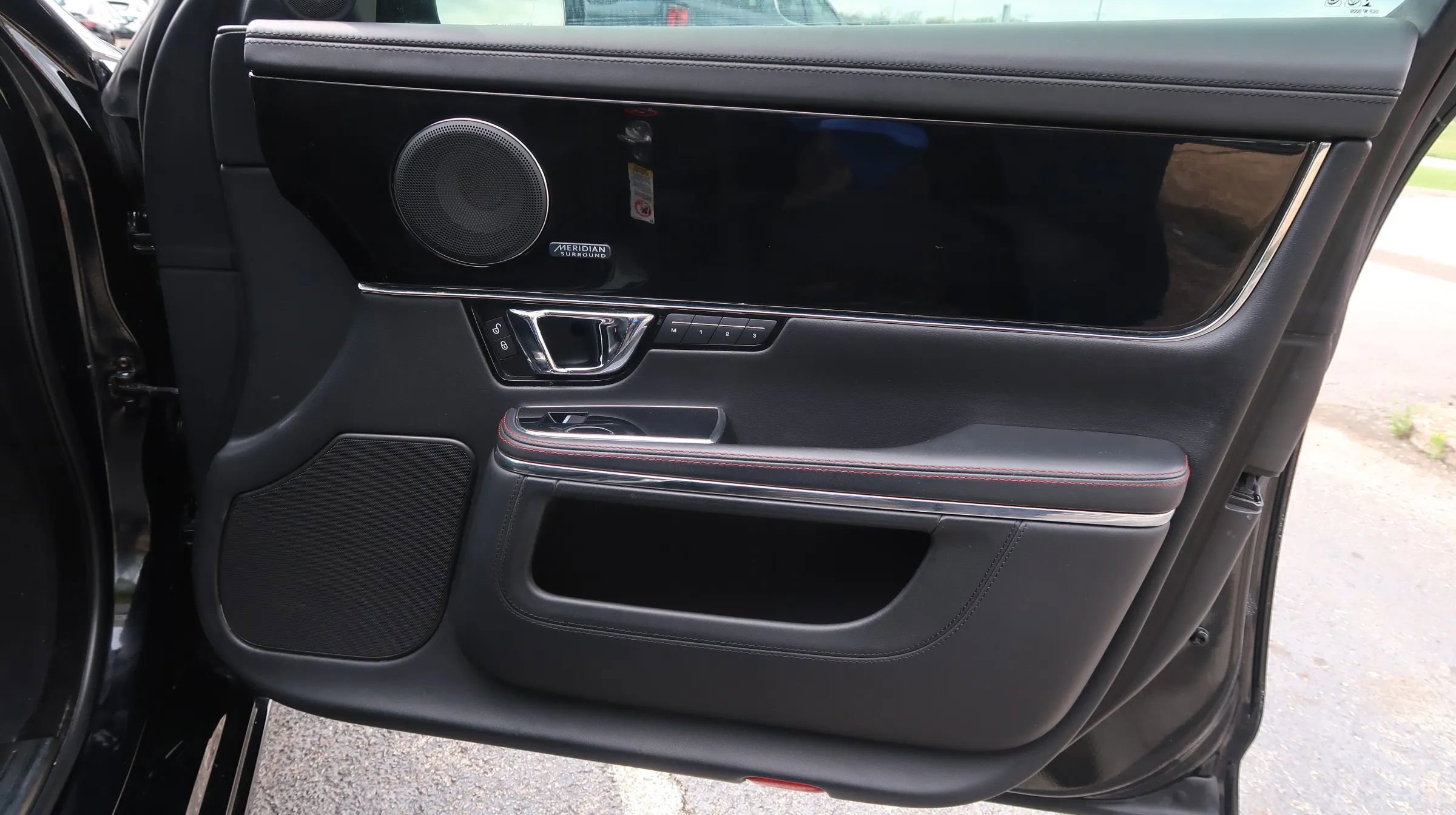 Used 2014 Jaguar XJ R LWB image 46