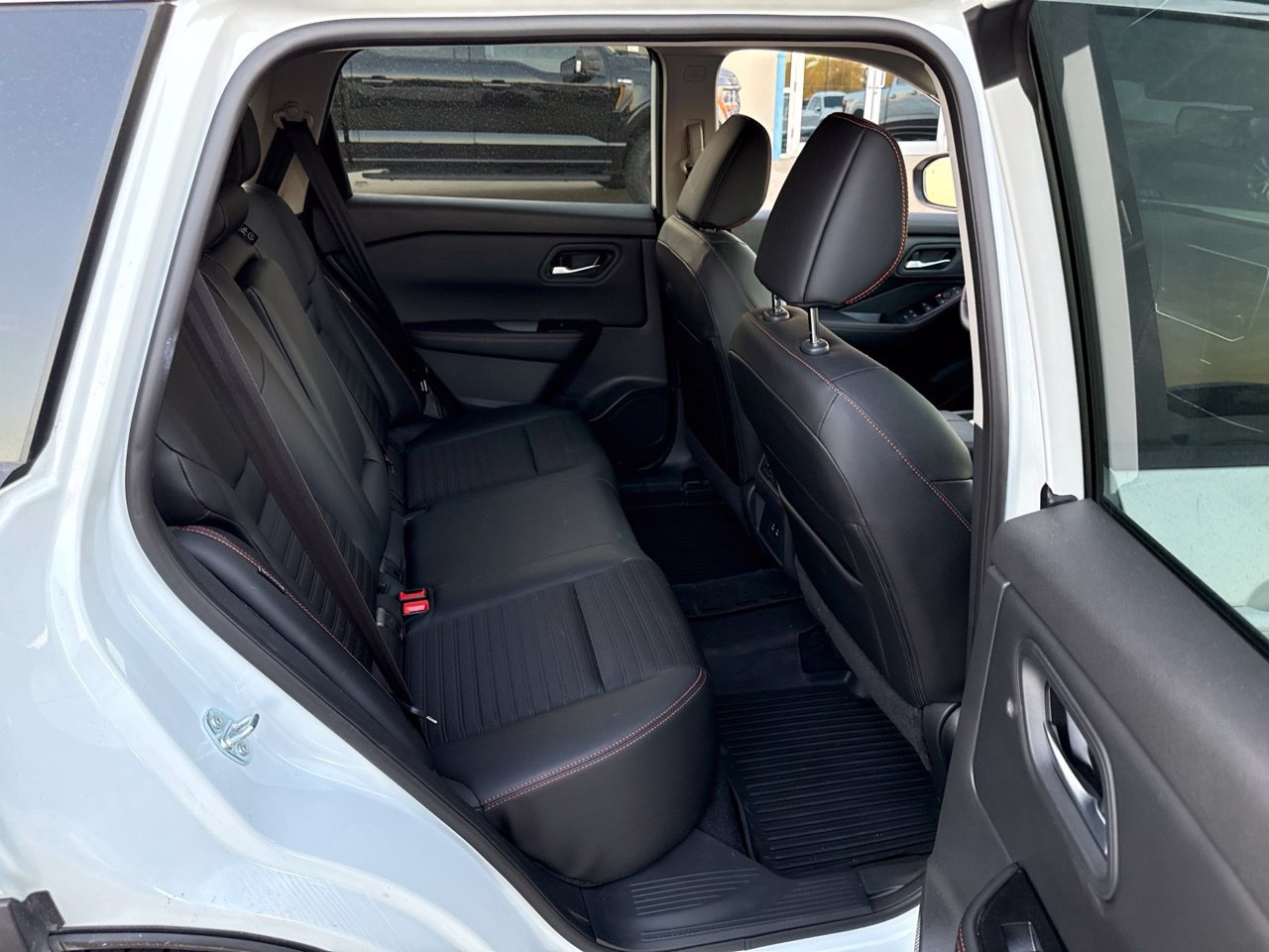 Used 2025 Nissan Rogue SV AWD/4WD image 12