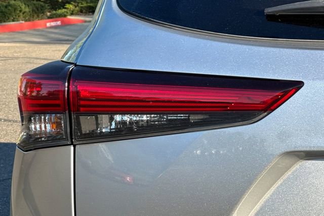 Used 2023 Toyota Highlander LE image 48