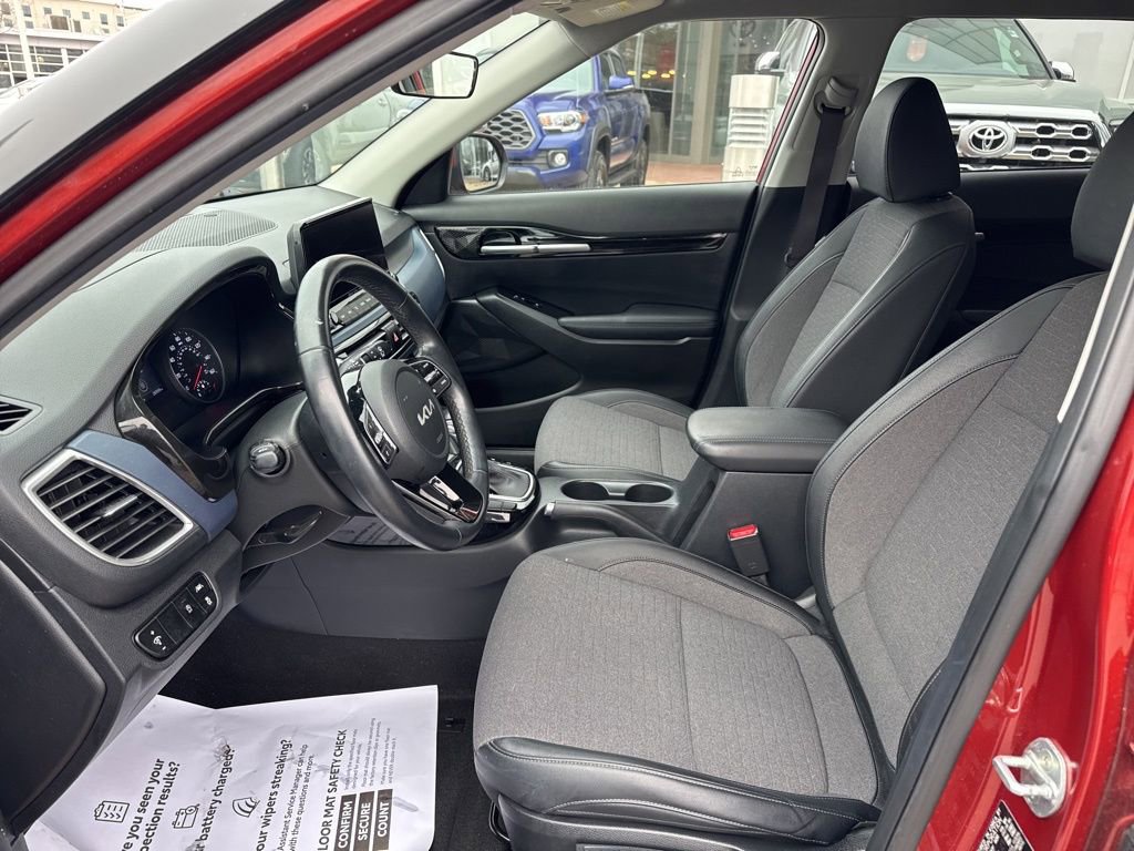 Used 2022 Kia Seltos Nightfall Edition image 12