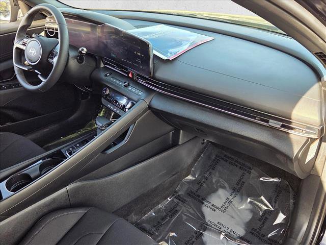 Used 2025 Hyundai Elantra SEL image 22
