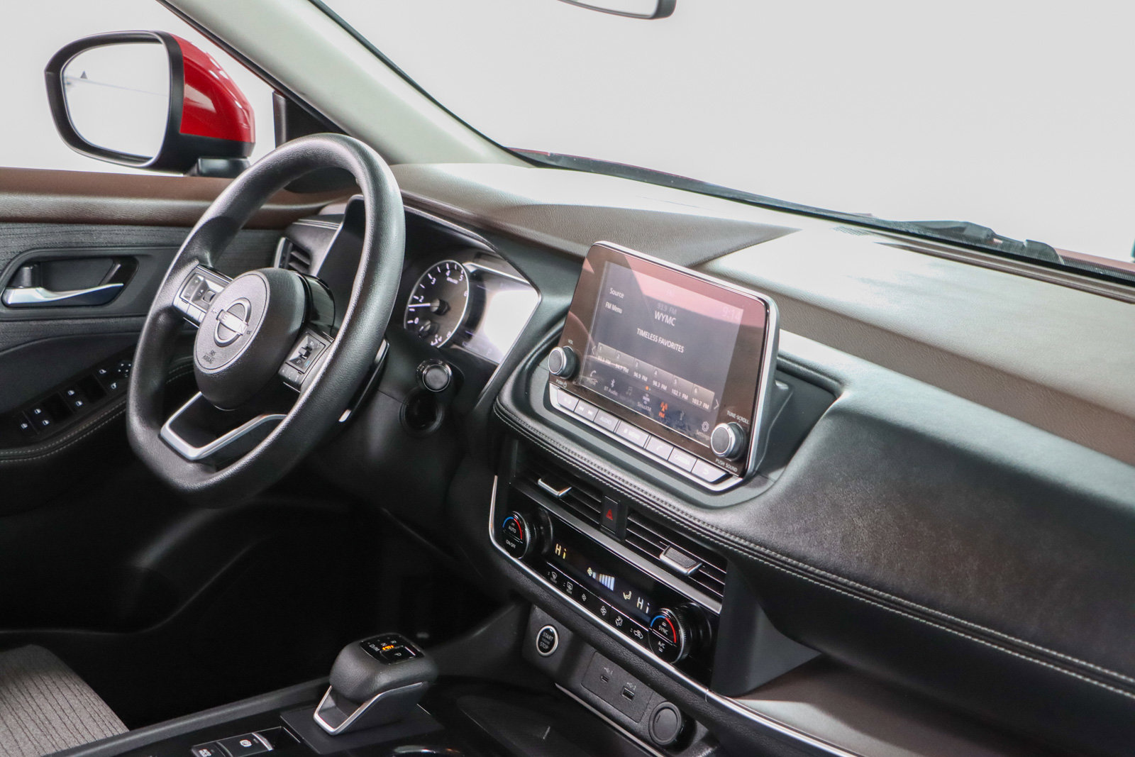 Used 2023 Nissan Rogue SV image 25