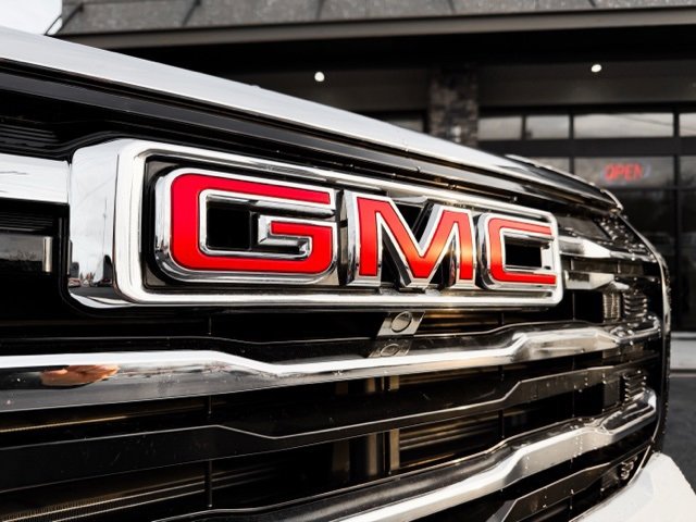 Used 2025 GMC Terrain Elevation image 4