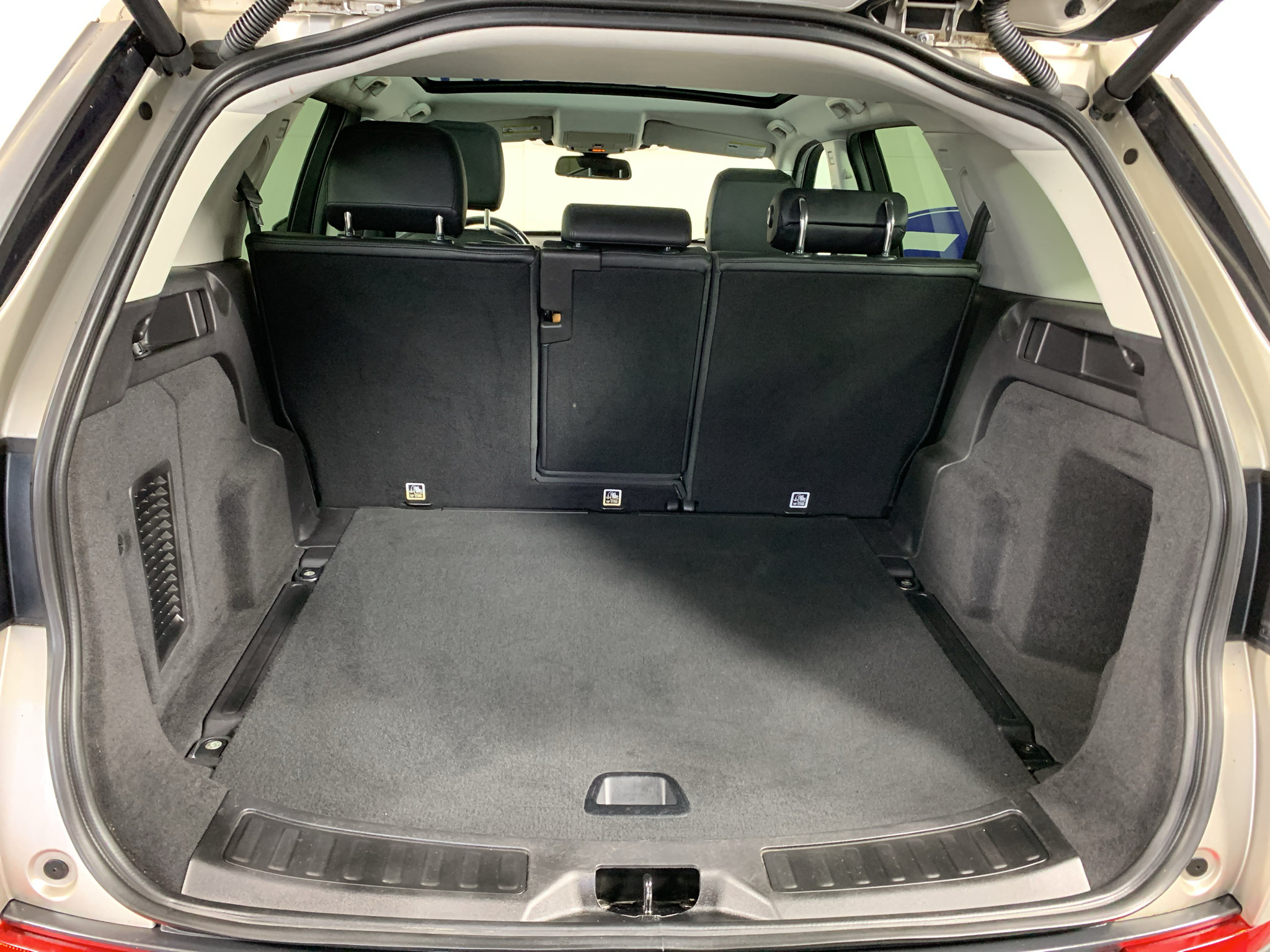 Used 2017 Land Rover Discovery Sport HSE AWD/4WD image 35