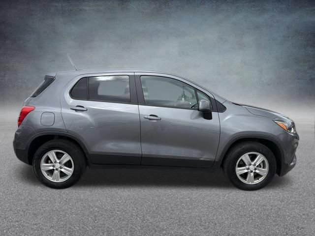 Used 2020 Chevrolet Trax LS w/ Tint and Cruise Package FWD image 5