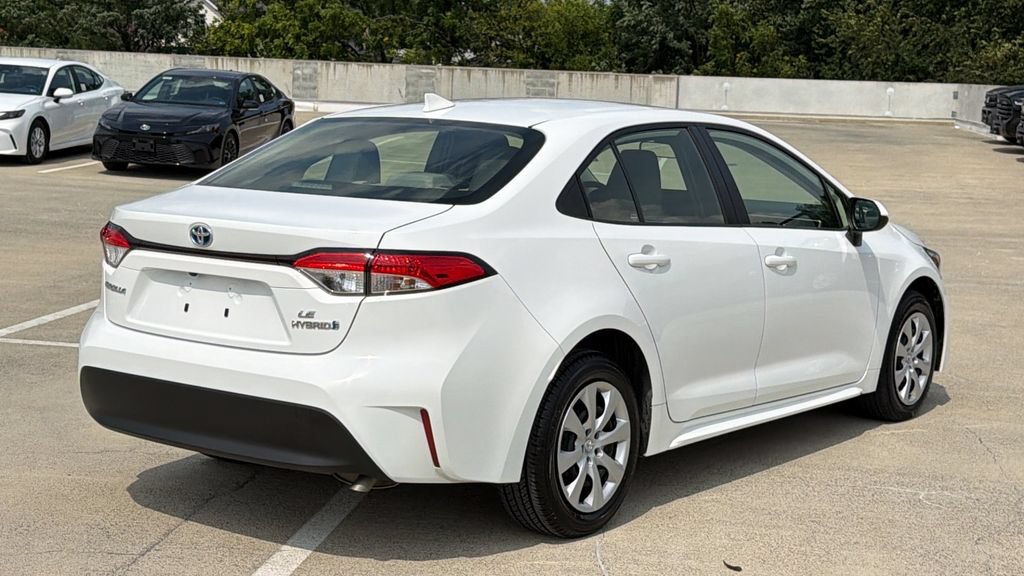 Used 2024 Toyota Corolla LE FWD image 4