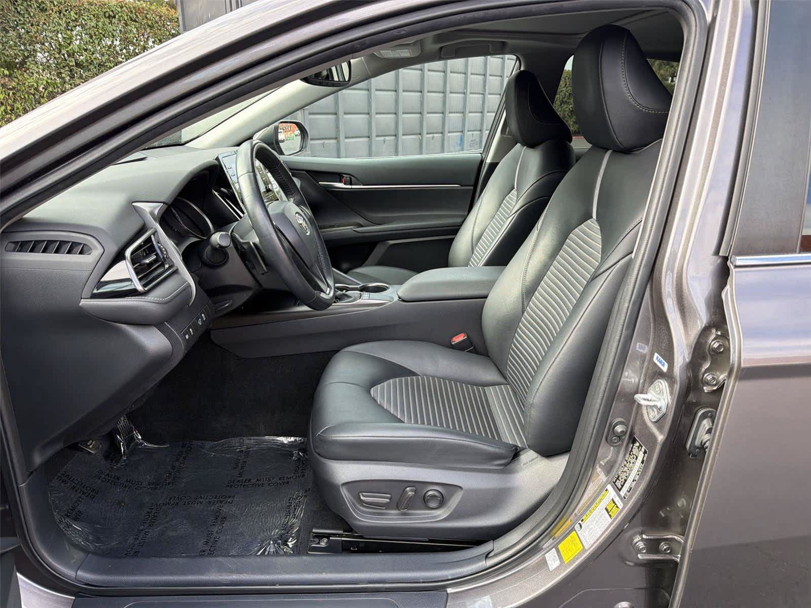 Used 2022 Toyota Camry SE w/ Convenience Package FWD image 12