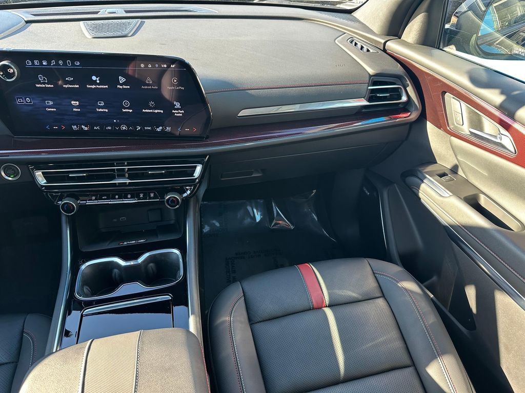 Used 2025 Chevrolet Traverse RS image 19