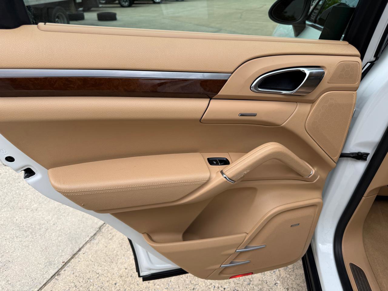 Used 2014 Porsche Cayenne S AWD/4WD image 23