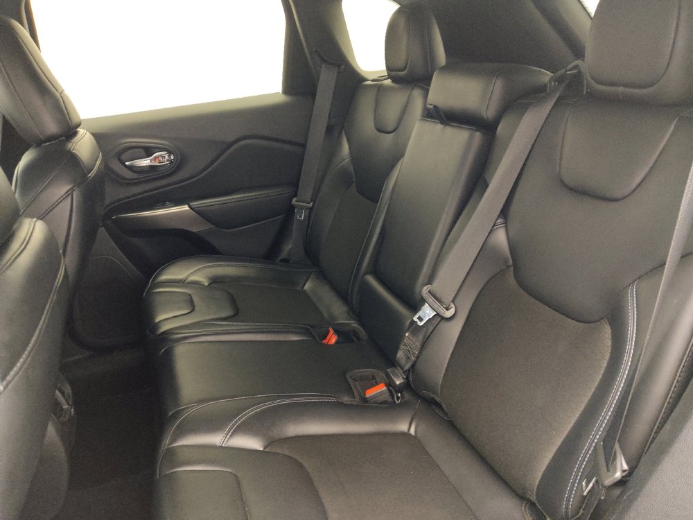 Used 2020 Jeep Cherokee Latitude Plus image 18
