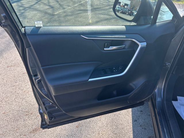 Used 2021 Toyota RAV4 XLE w/ Convenience Package image 10