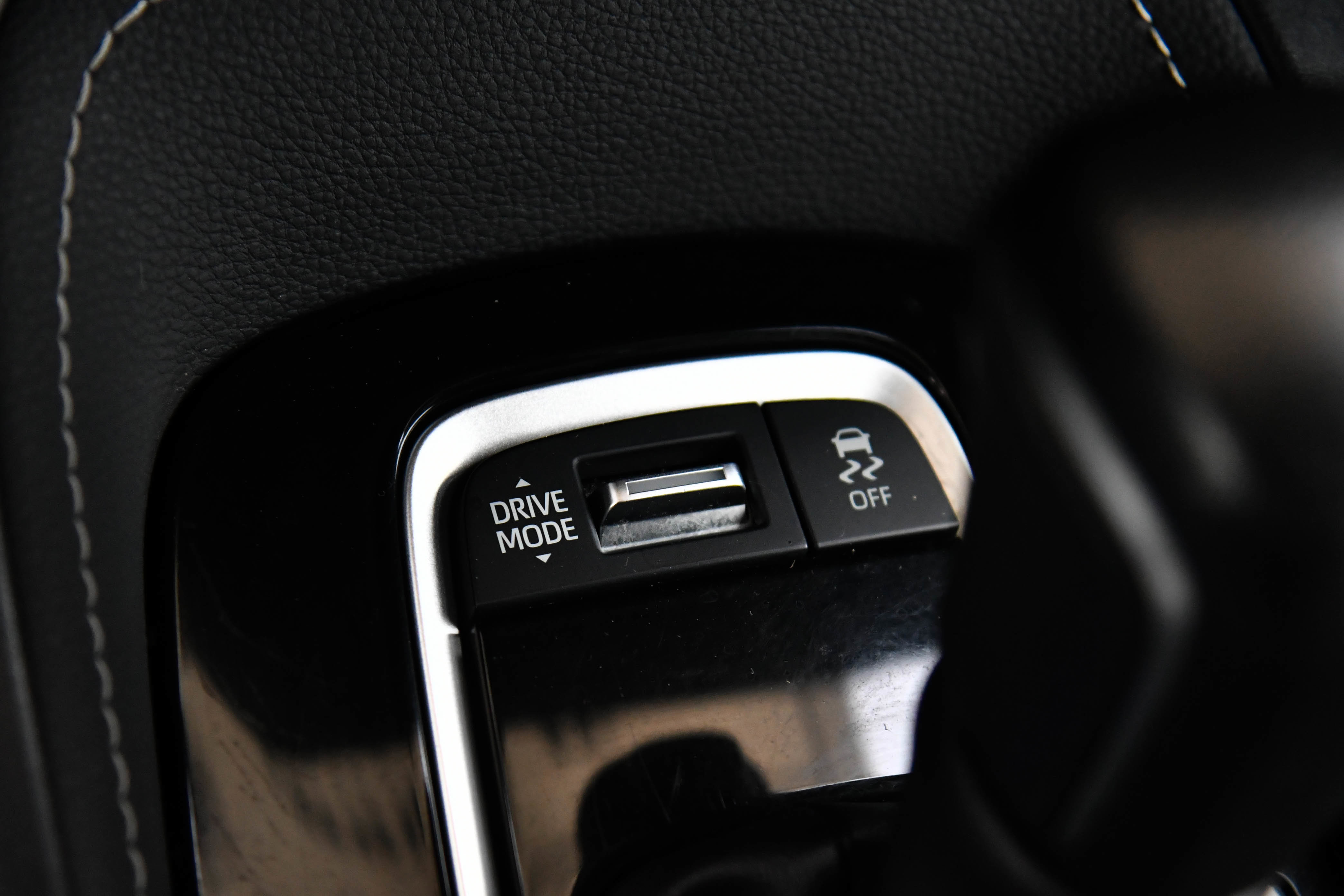 Used 2024 Toyota Corolla SE w/ SE Package image 27