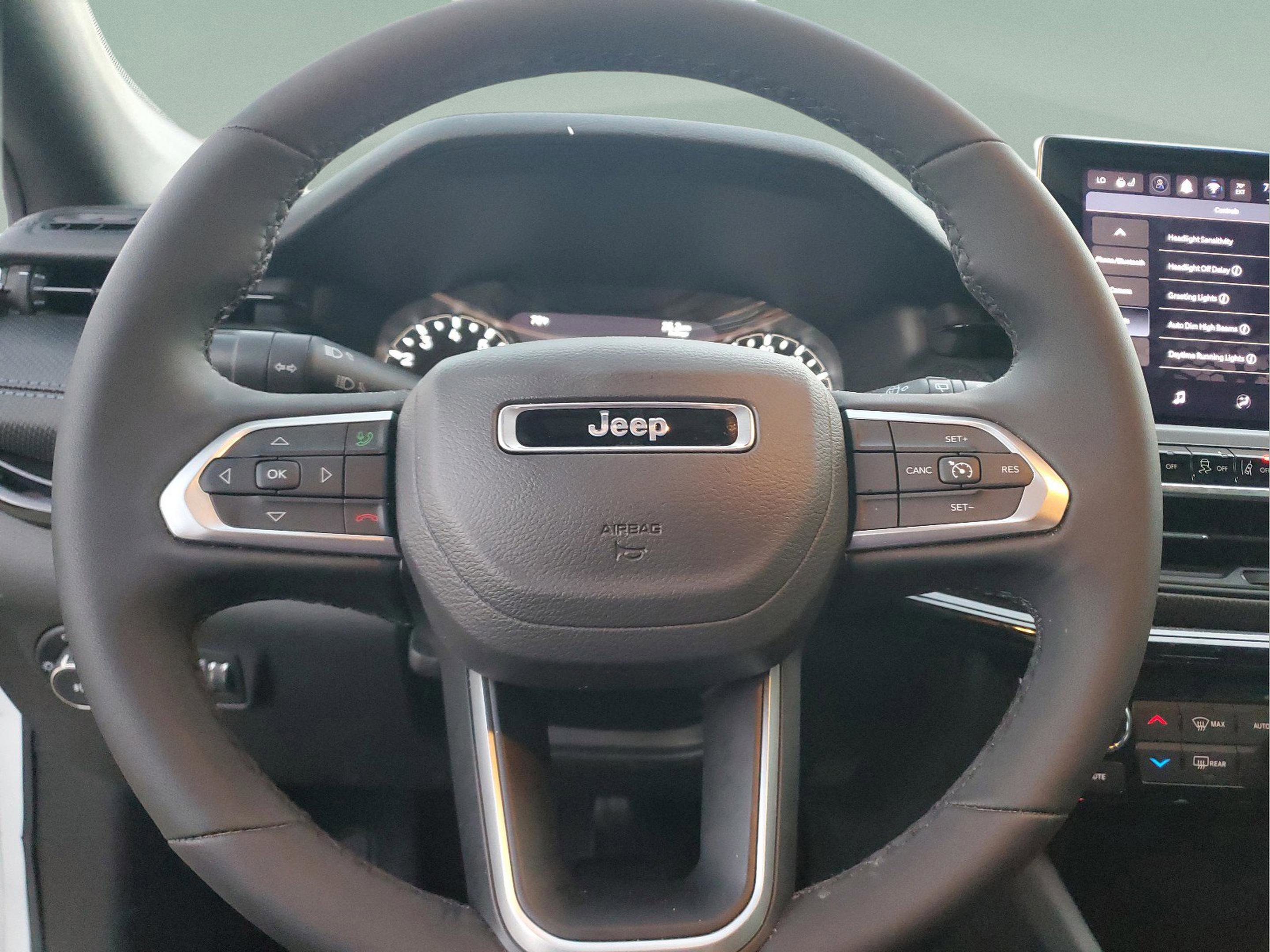 Certified 2025 Jeep Compass Latitude w/ Convenience Group image 21