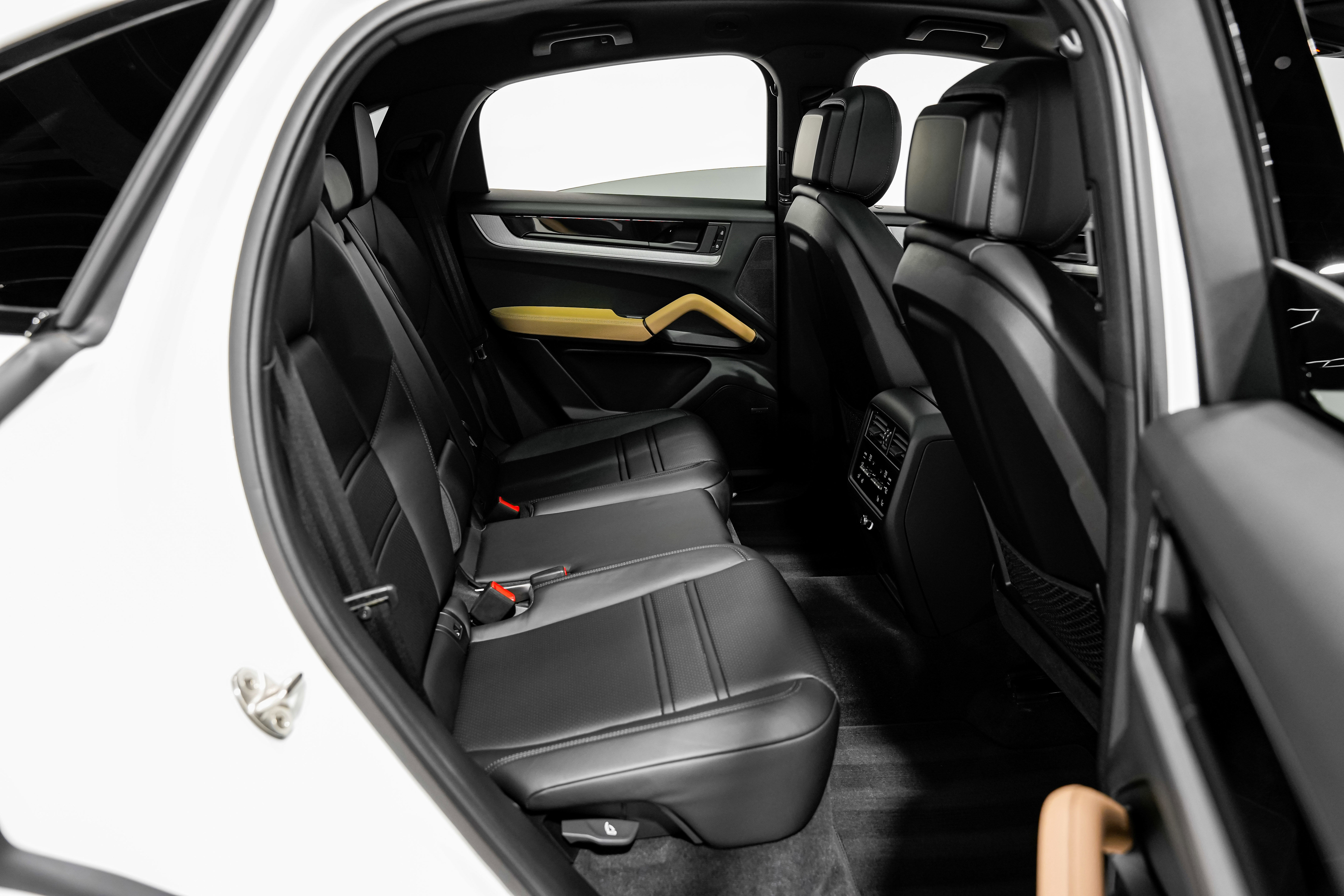 Used 2024 Porsche Cayenne Coupe w/ Premium Package Plus image 31