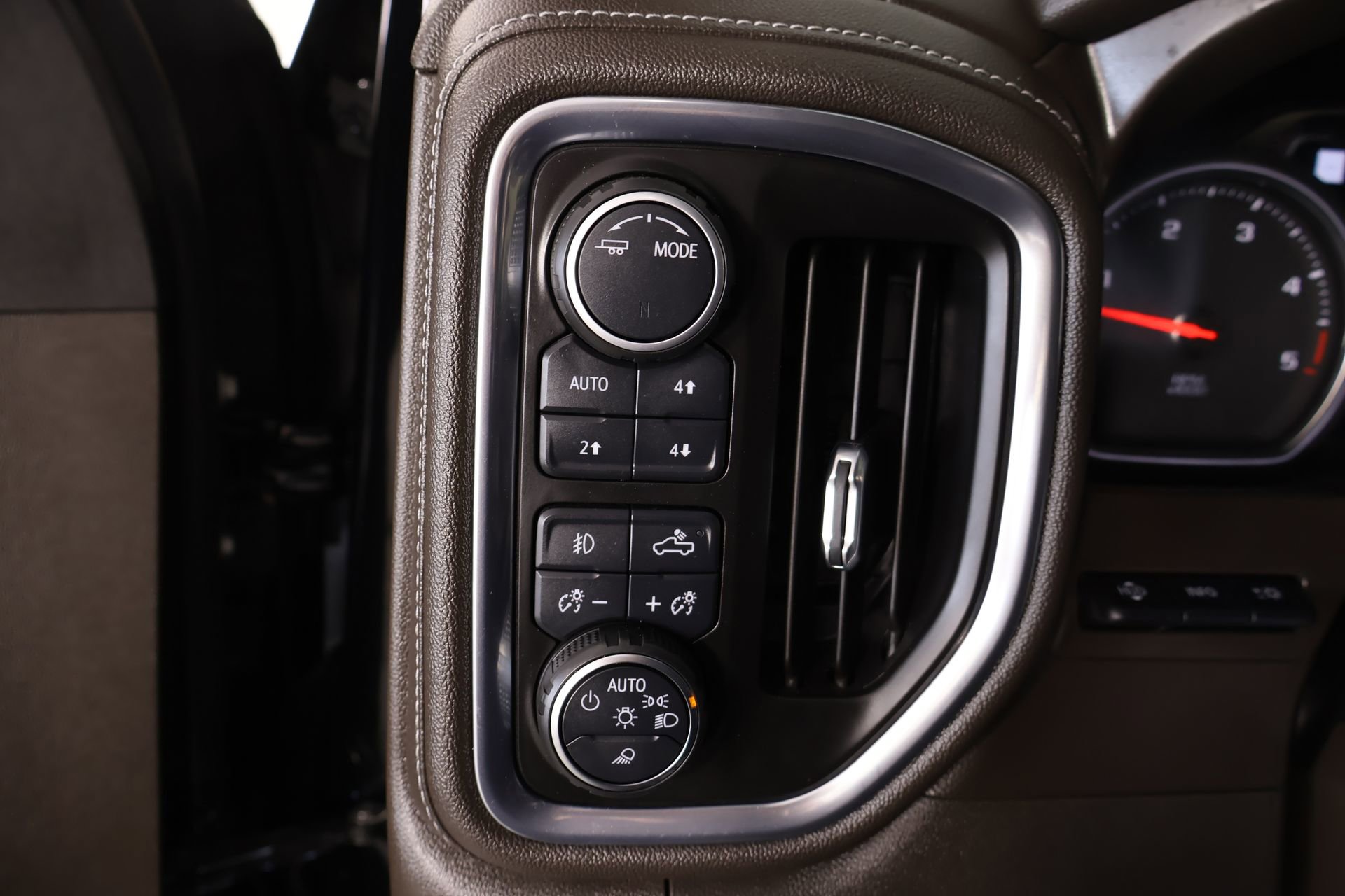 Used 2020 Chevrolet Silverado 2500 LTZ w/ LTZ Texas Edition image 8