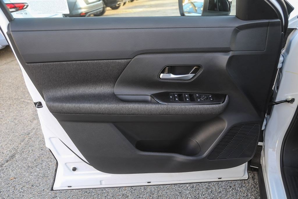 Used 2026 Nissan Kicks SV FWD image 22