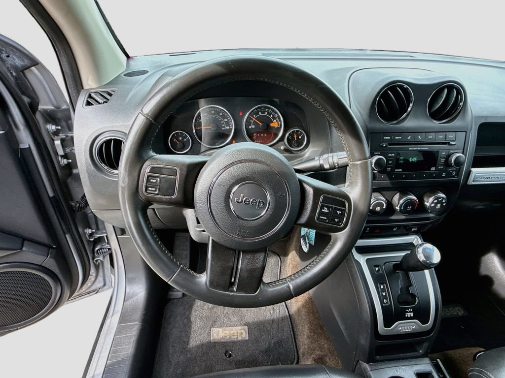 Used 2014 Jeep Compass Latitude FWD image 11