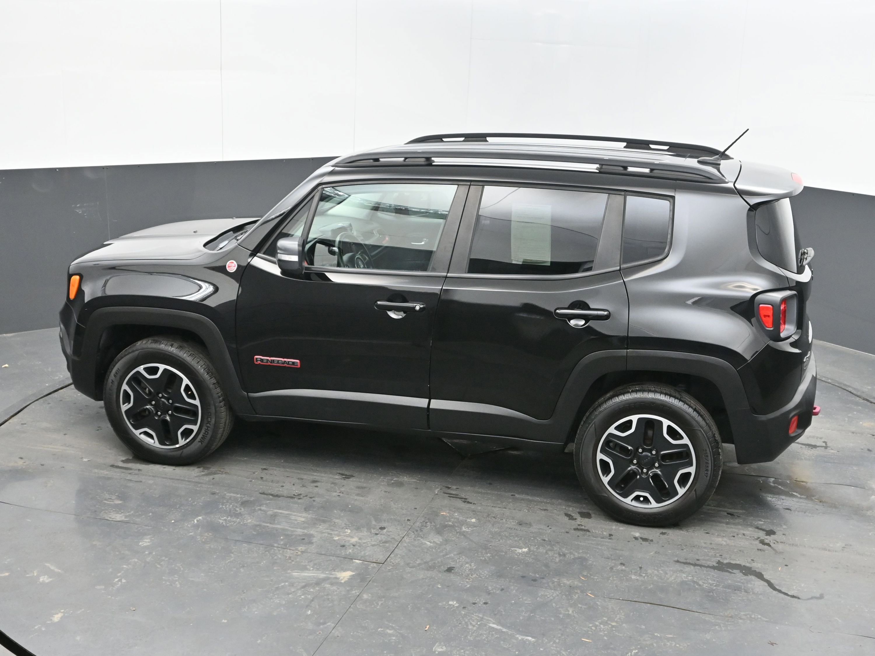 Used 2017 Jeep Renegade Trailhawk image 34