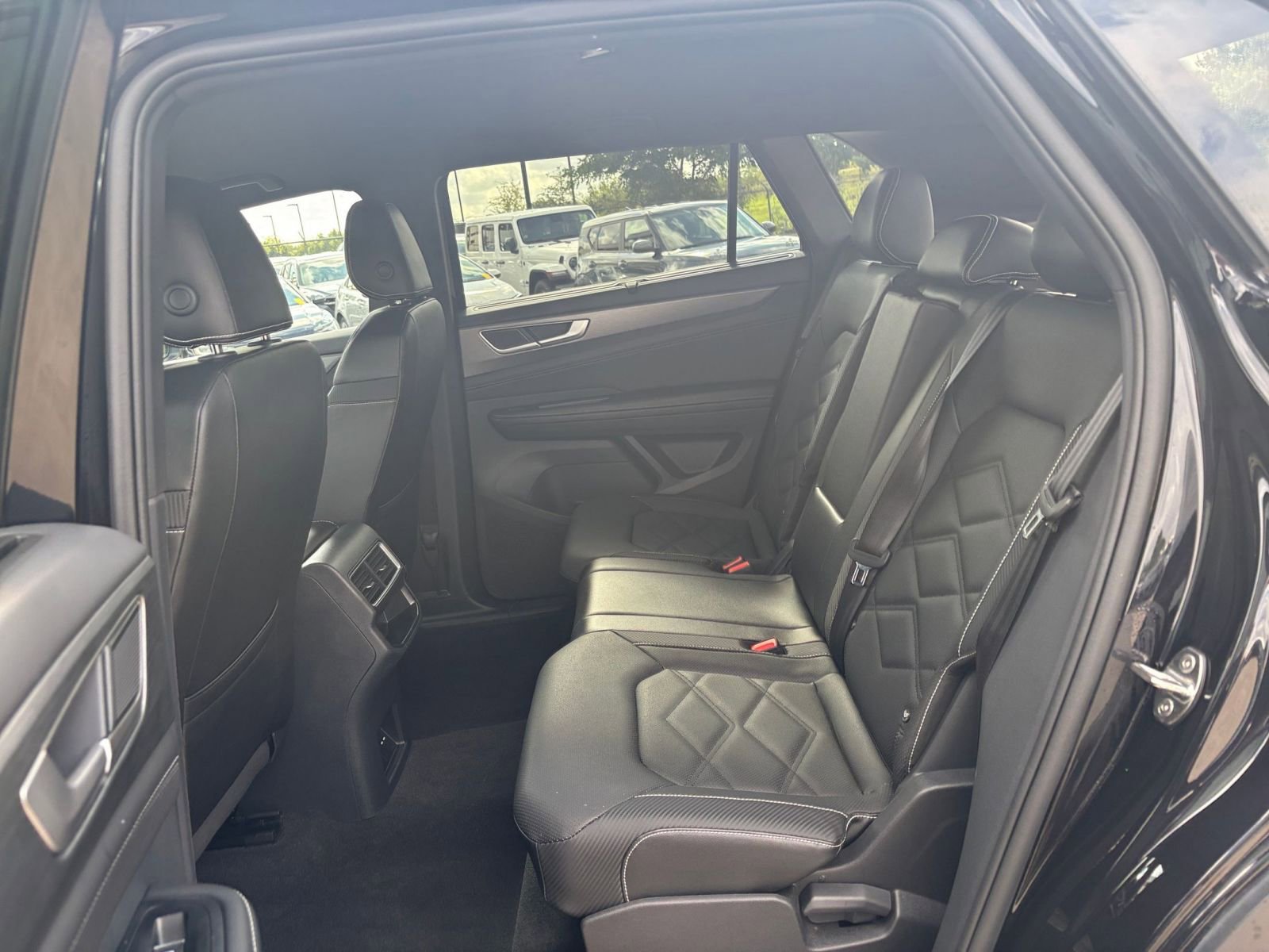 Used 2025 Volkswagen Atlas Cross Sport SE image 25