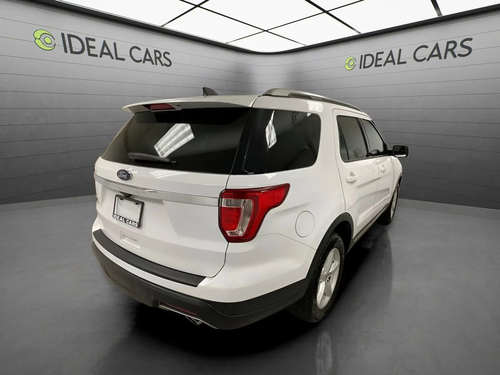 Used 2018 Ford Explorer XLT FWD image 5