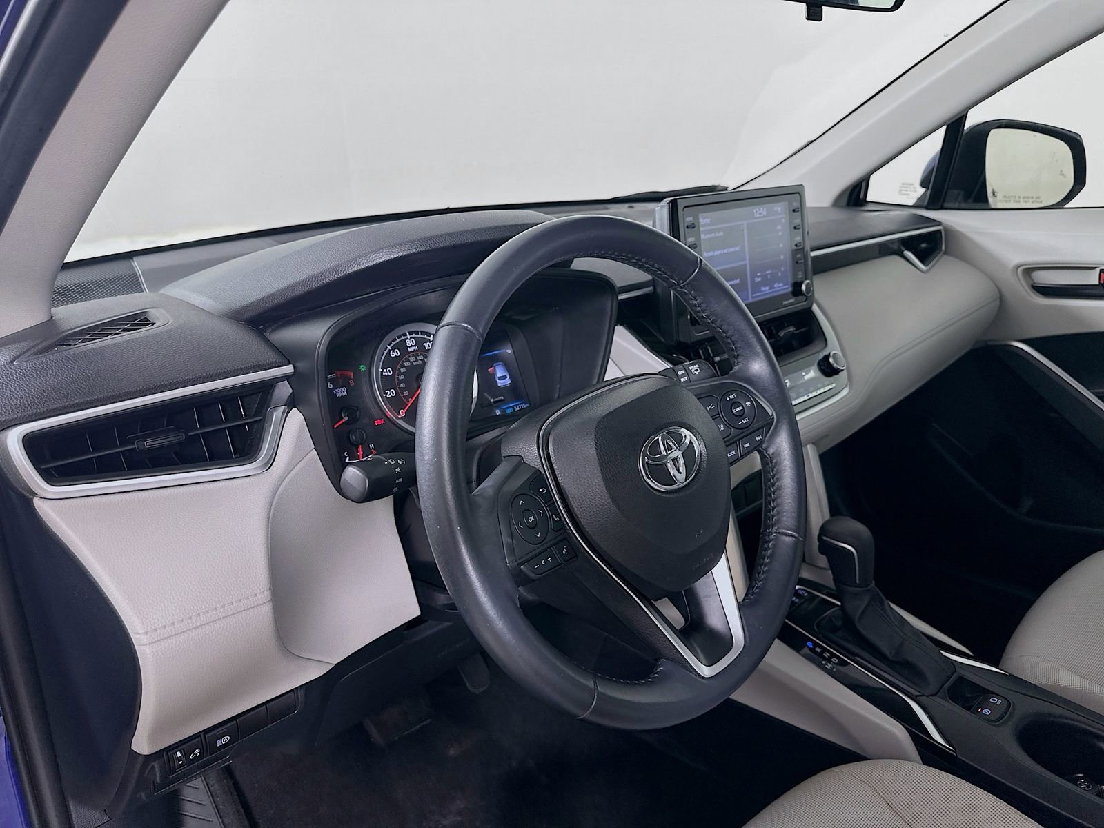 Used 2022 Toyota Corolla Cross LE AWD/4WD image 30