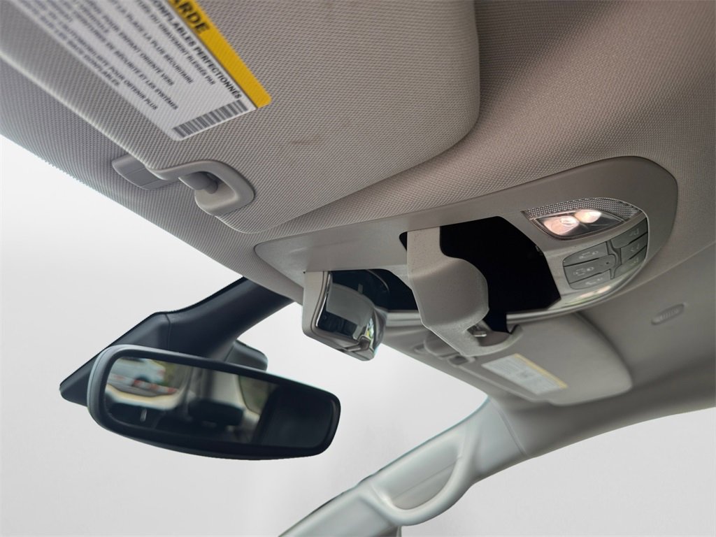 Certified 2023 Chrysler Pacifica Touring-L image 26