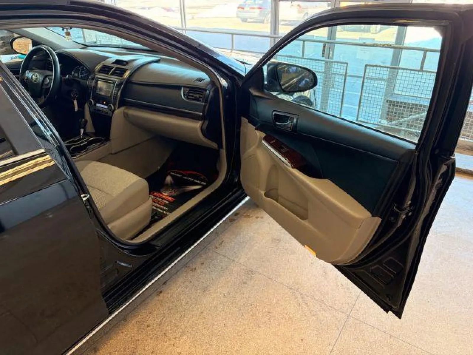 Used 2013 Toyota Camry XLE image 14