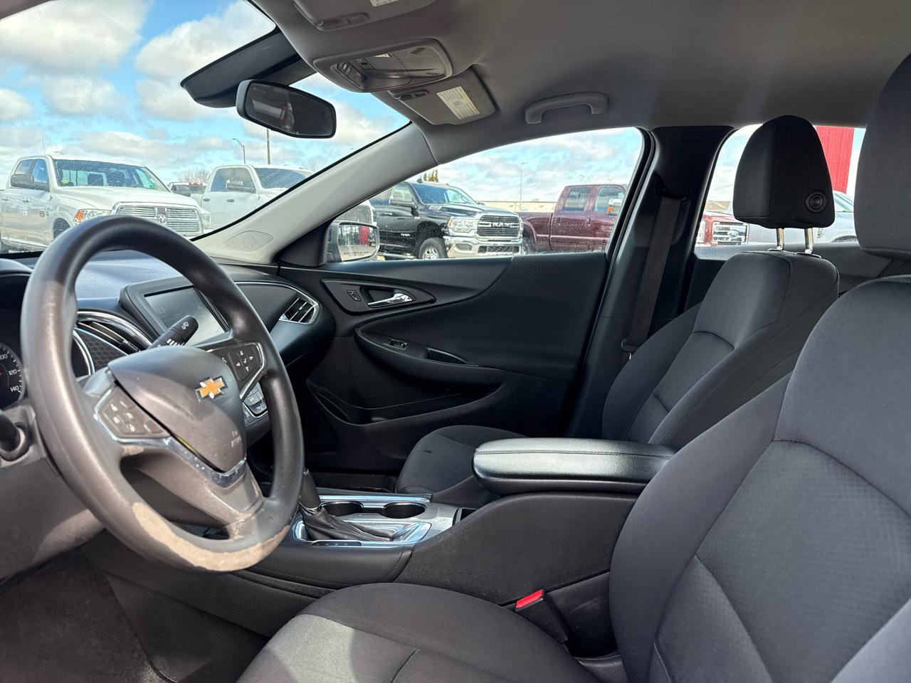 Used 2017 Chevrolet Malibu LT image 9