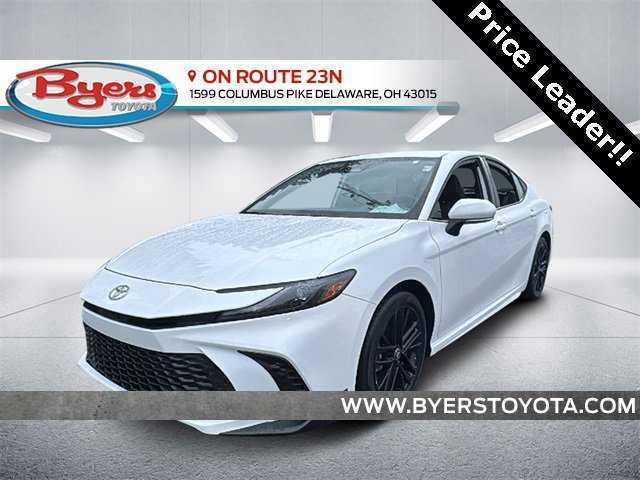 Used 2025 Toyota Camry SE image 1