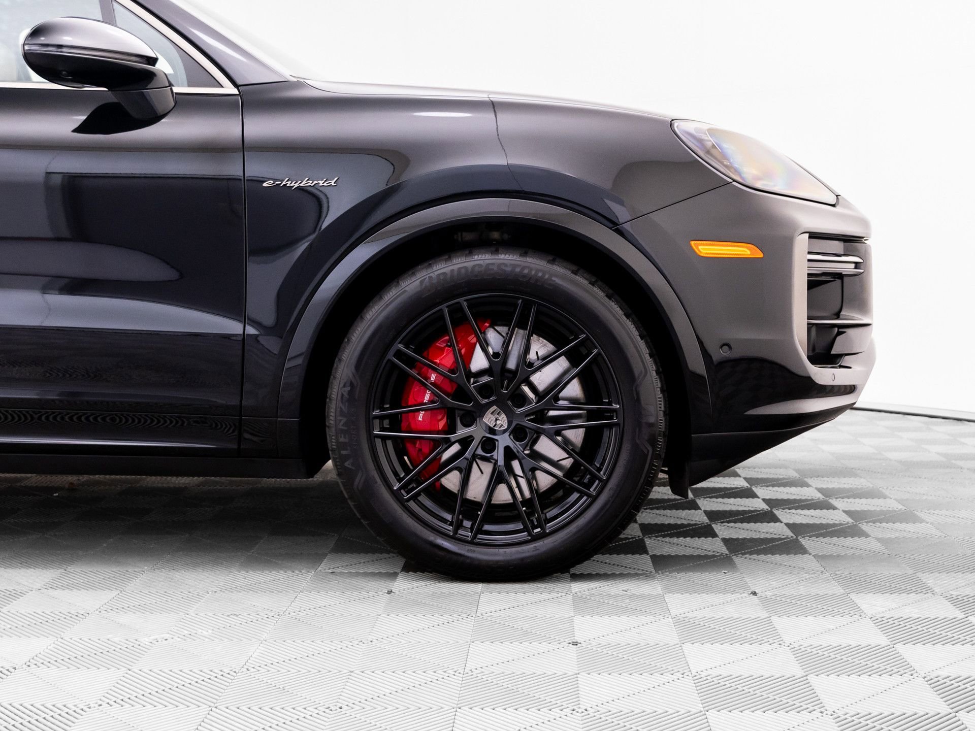Certified 2025 Porsche Cayenne Turbo image 31