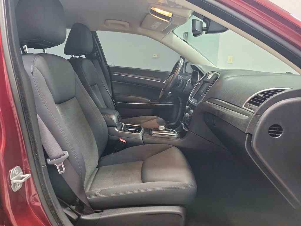 Used 2019 Chrysler 300 Touring w/ Driver Convenience Group RWD image 18