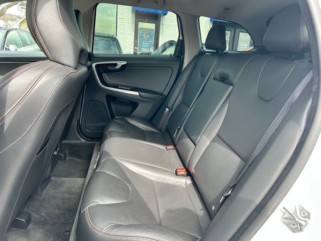 Used 2017 Volvo XC60 T6 Dynamic w/ Preferred Option Package image 16